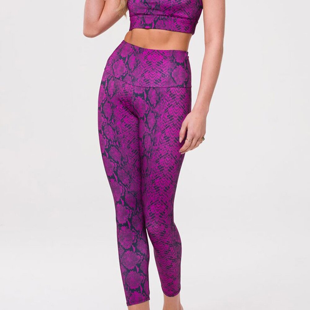 Onzie Ultra Violet Smnake Print high rise Capri 2029